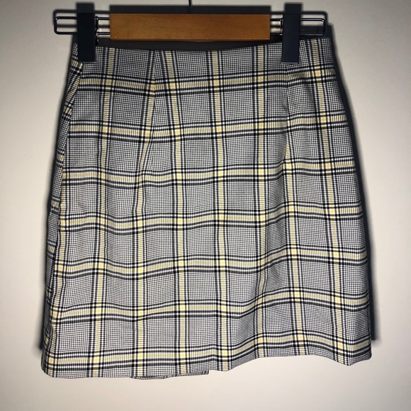 H&M Plaid Buttoned Skirt - Picture 5 of 5